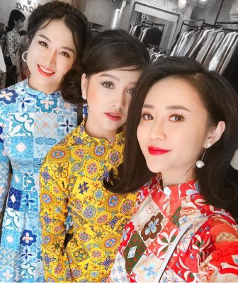 Cùng chị em Selfie