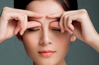 nắn lại sống mũi bị lệch 1