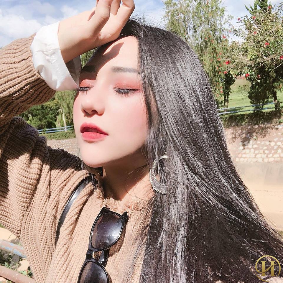 Hotgirl Hồng Thắm
