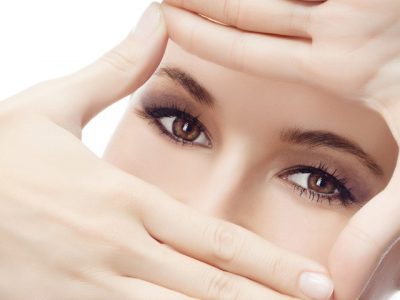 Nháy mắt trái liên tục có thể do các bệnh lý về mắt