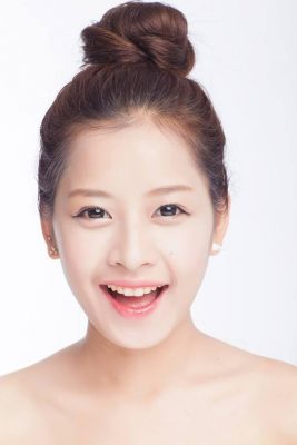 Đôi mắt cười Chi Pu